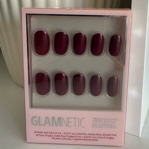 NEW Glamnetic “Berry Maroon” Short Round Press-On Nails